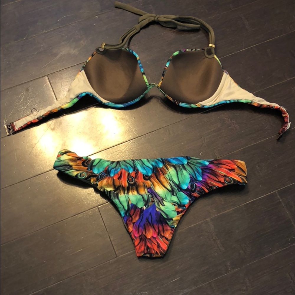 Bikini - Picture 4 of 5